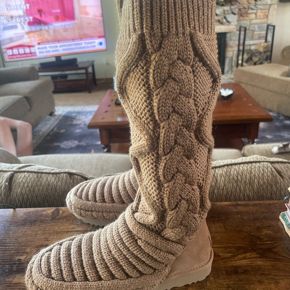Brand New never worn UGG Tan Knit Winter Boots - Picture 3 of 4